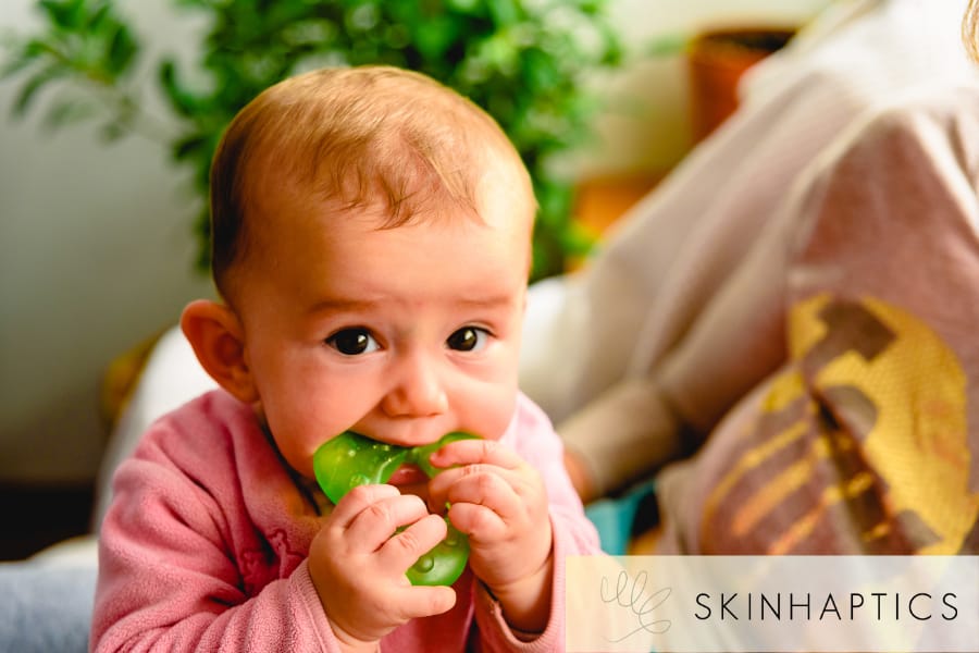 La poussée dentaire, premiers signes et gestes simples à adopter